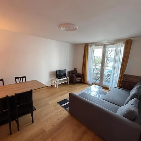 Vue Sur Proche Metro Apartment